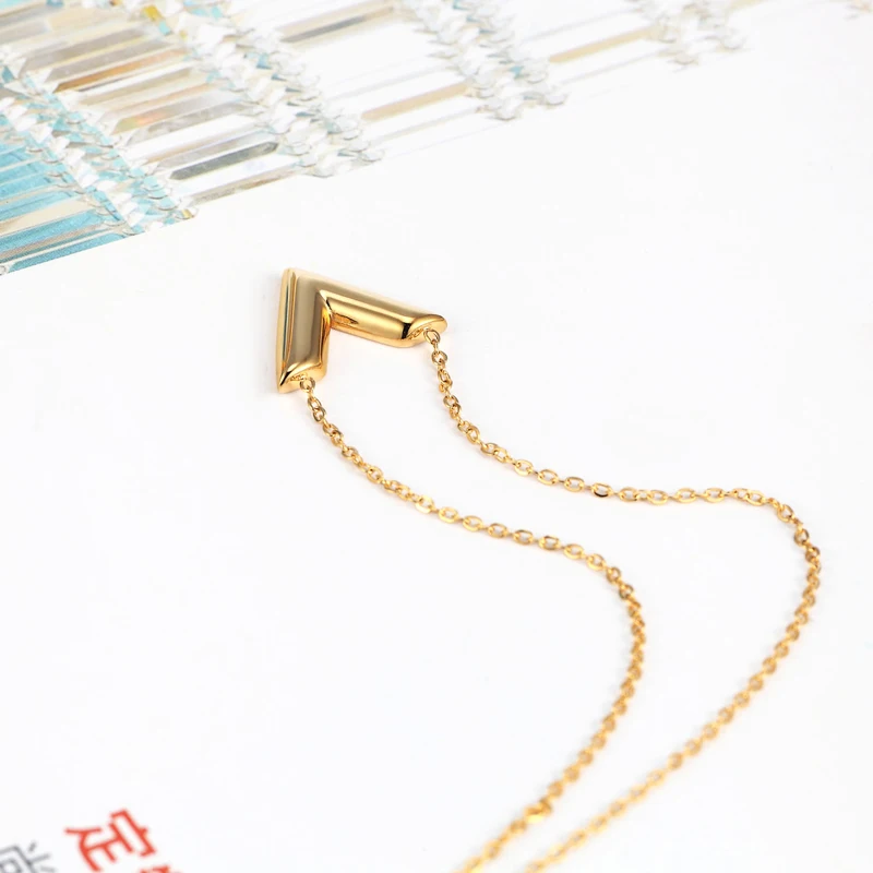 

Classic Design Famous Brand V Letter Pendant Necklace For Woman Titanium Steel Woman Necklace Luxury Jewelry Female Top Quality