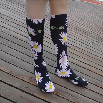 

2020 Casual Funny Little Daisy Women Socks Fashion Cartoon Happy Men Women Sock Novelty Cotton Crew Socks Graduation Gift
