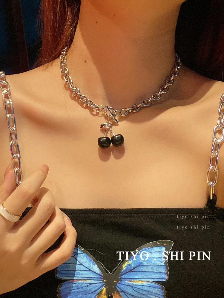 

Trendy Jewelry Metal Link Chain Necklace Fashion Korean Temperament New Popular Black Cherry Pendant Necklace For Women Jewelry