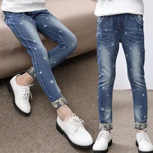 Детские джинсы с кружевной каймой для молодых студентов; сезон весна-осень; милые узкие брюки со снежинками для девочек; джинсы