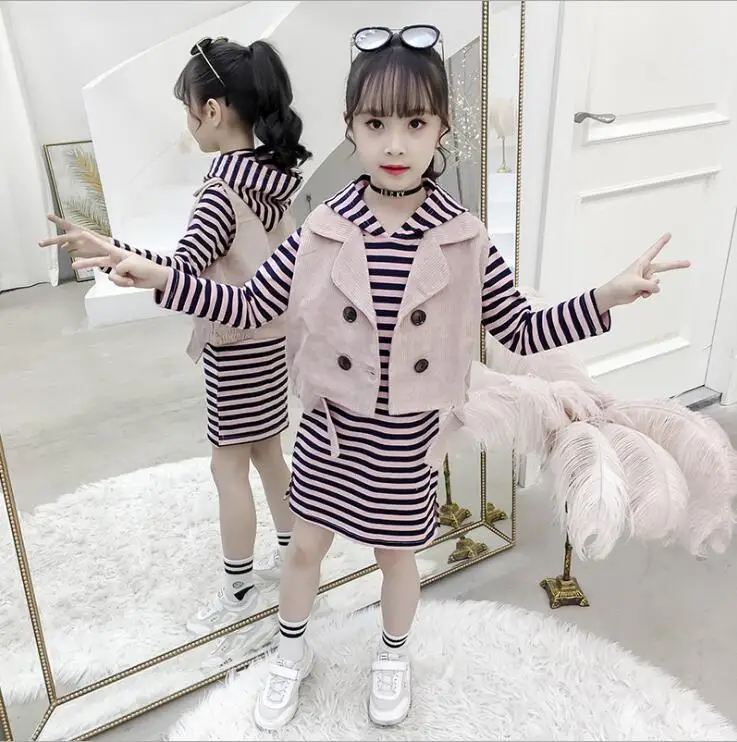 

7.26th YY19 Girl fashion Suit Autumn 2019 New pattern Children Leisure clothes Vest + Striped Hooded dress Size 110-160cm retail