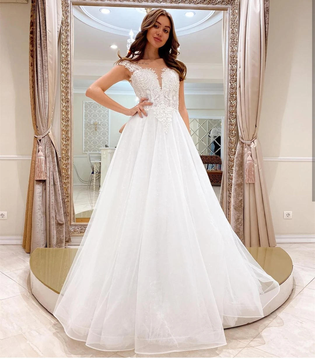 

Vintage Wedding Dress V-Neck Lace Appliques Bridal Gown A-Line Custom Made Floor Length Organza Tulle vestidos de novia Charming