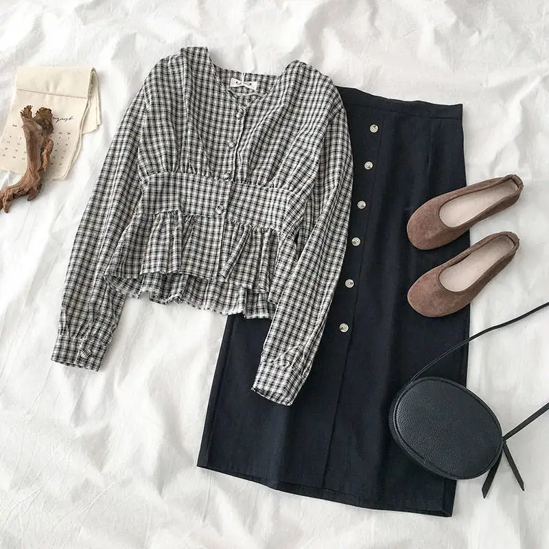 

2019 New Ins women's suit] Autumn Korean ins fashion plaid high waist long sleeve + a row of button skirt two-piece suit