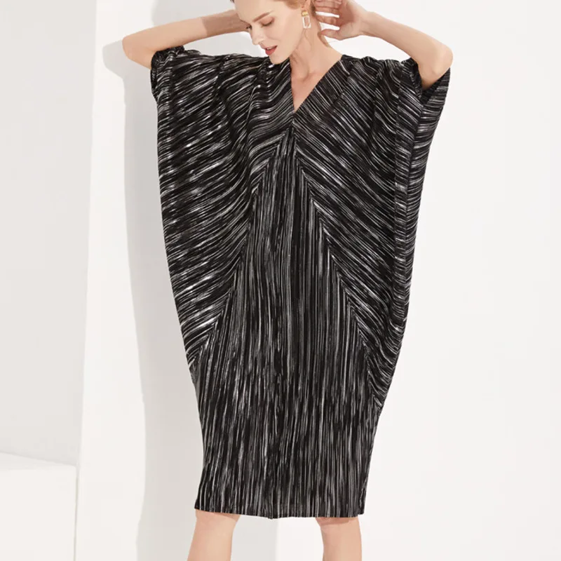 LANMREM new summer fashion women clothes batwing sleeves pleated V-neck loose pullover dress female vestido WG92708