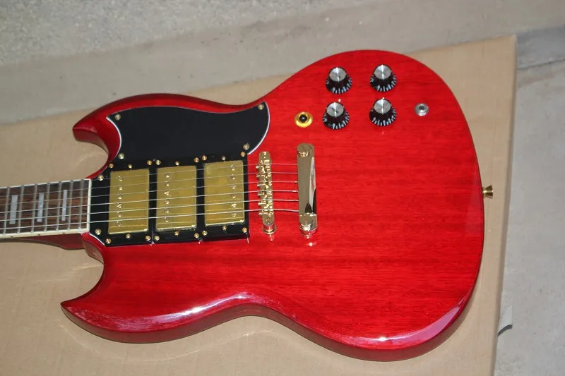 

Free shipping 400 Electric Guitar, Transparent Red 3 pickup 01