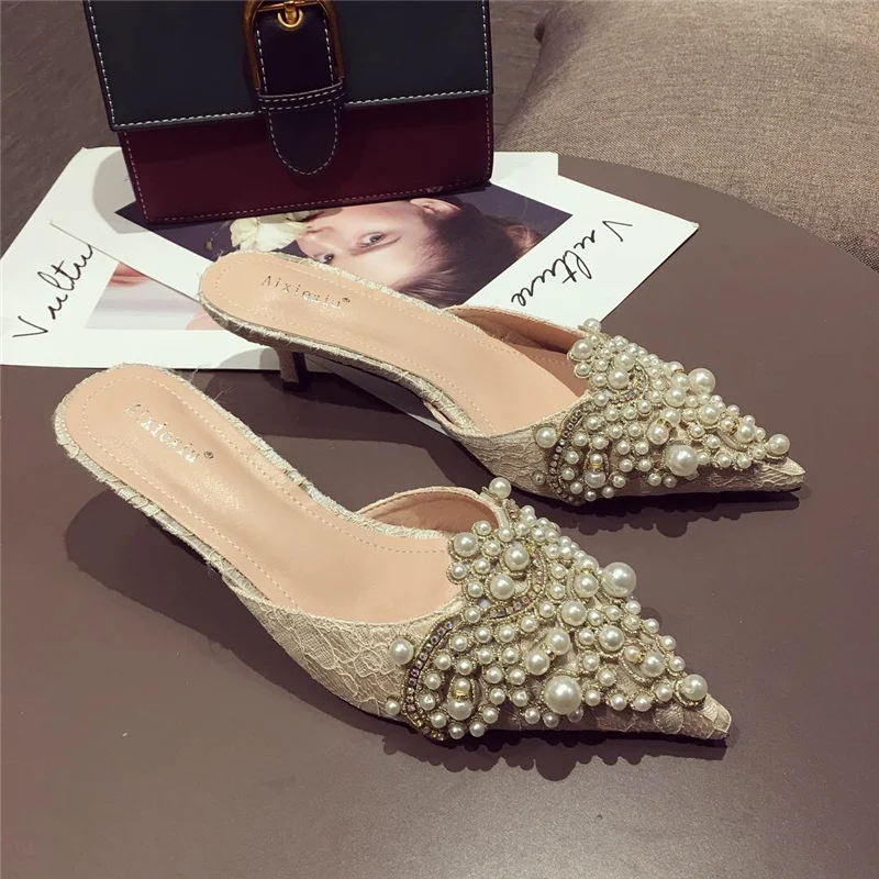 

2020 Summer Elegant Women Crystal Pearl Low Heels Slides Mules Luxury Designer Glitter Slippers Beige Black Slides Party Shoes
