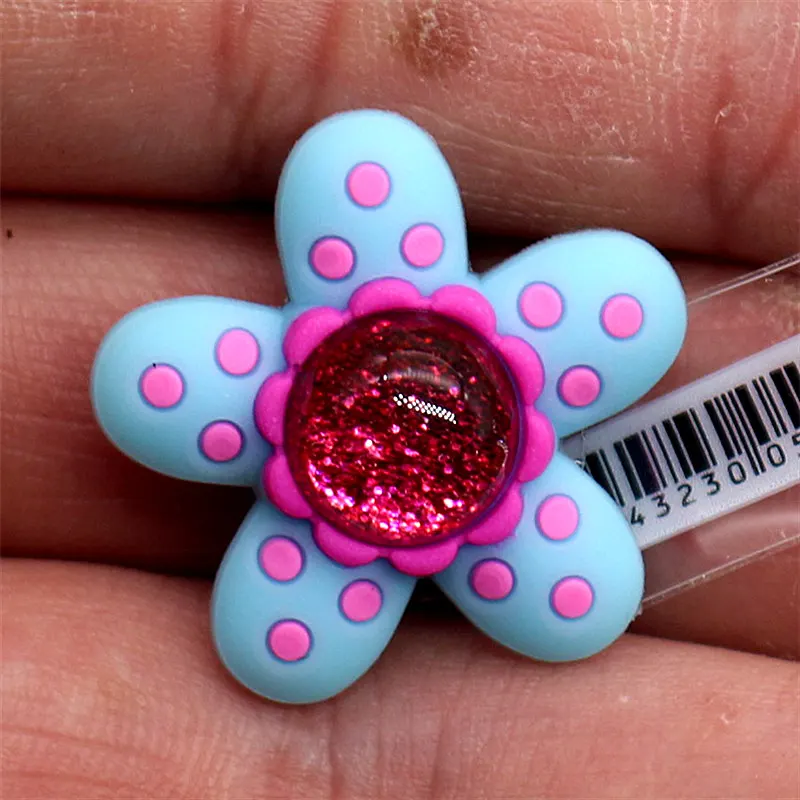 1pcs High Imitation Shoe Charms Colorful Heart-shaped Shoe Buckles Original Accessory fit Bracelets Croc JIBZ Kids Gifts F-ZBX20