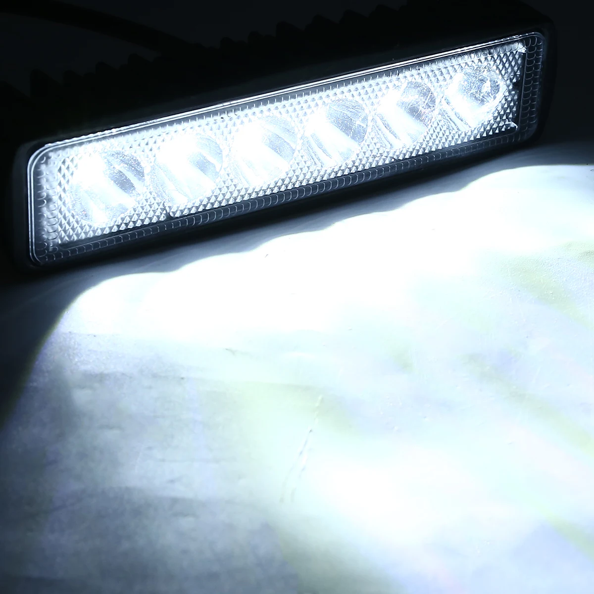1PC Car 18W Work Light Bar DRL Driving Fog Spot Lamp Headlight 800LM ABS Plastic 6LED Lights For Off-road SUV Farm Machinery