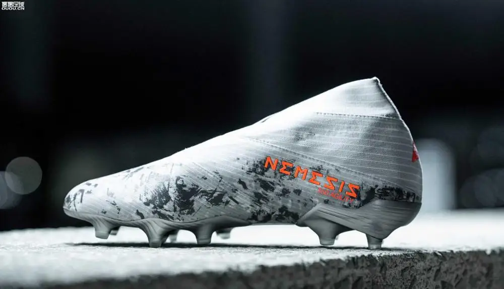 

Outdoor Men Soccer Shoes Football Boots High Ankle FG Cleats Training Sport Sneakers