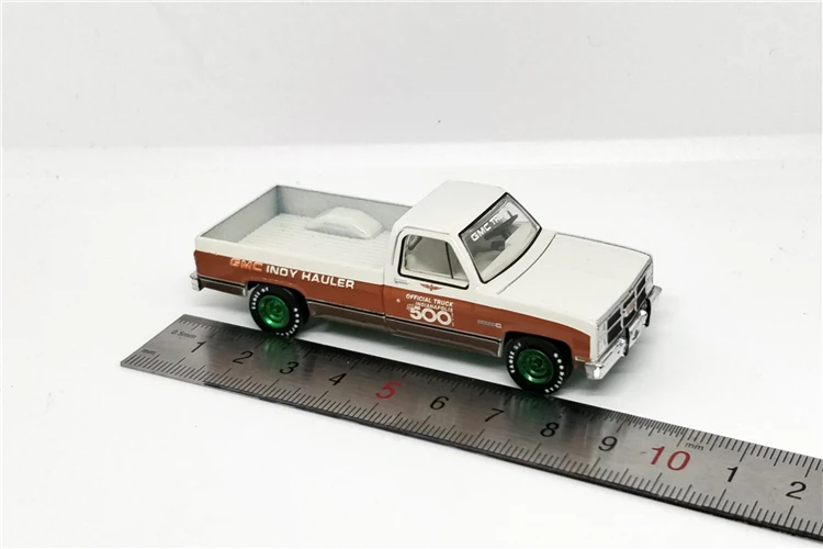 Greenlight 1: 64 GMC 1983 Сьерра-Классический 1500 67th Инди 500 гоночный грузовик Палочки, купив зеленые машины без коробки