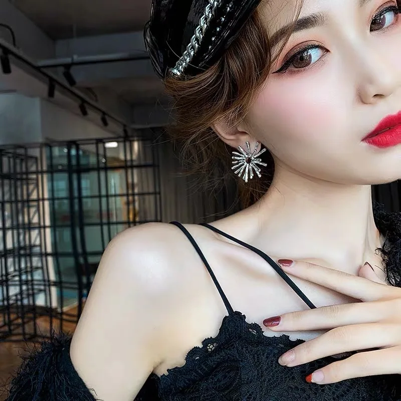 

SRCOI Hollow Fireworks Metal Stud Earring New Cool Minimalist Temperament Fashion Personality Stud Earring Women Party Jewelry