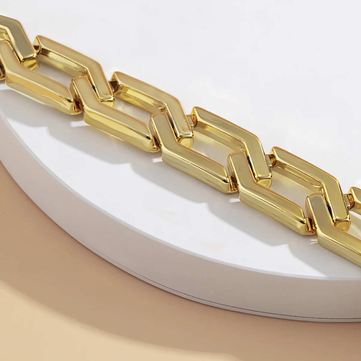 IngeSight.Z Retro Irregular Geometric Plastics Chain Choker