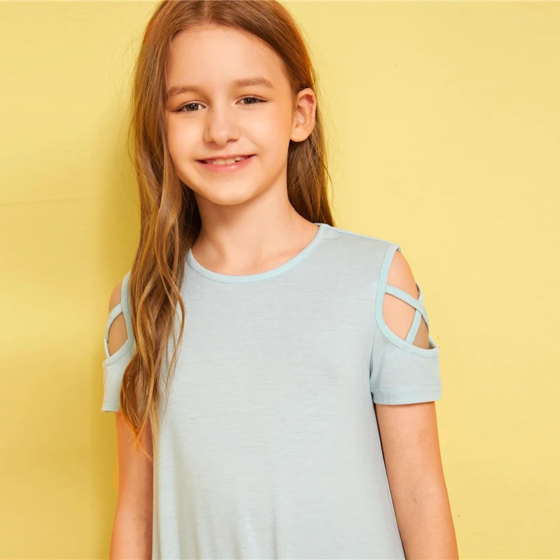 SHEIN/однотонное Повседневное платье с открытыми плечами и перекрещивающимися крест-накрест для детей; коллекция года; летние эластичные детские футболки с короткими рукавами