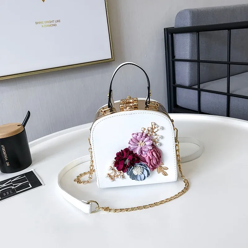 Metal Clip Small Square Bag New Fashion Dinner Flower Shoulder Diagonal Handbag Bags Shoulder Bags 822