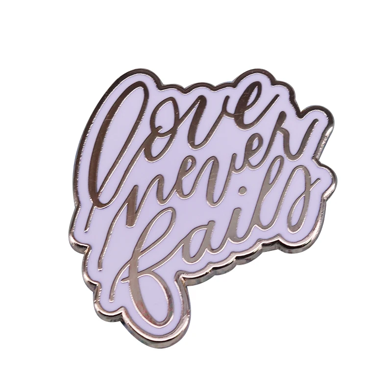 Любовь никогда не выходит из строя Золотая и белая булавка прекрасное ежедневное