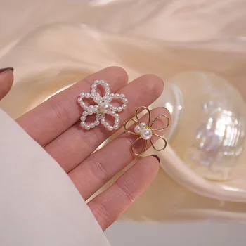

AOMU Simple Gold Color Metal Pearl Crystal Drop Earrings Fashion Flower Asymmetry Statement Earrings for Women Party Jewelry