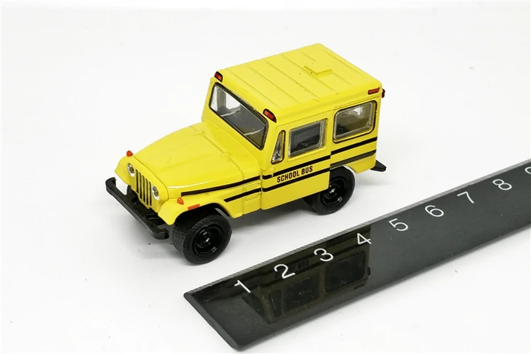 Зеленый свет 1: 64 Jeep DJ-5 1975 школьный автобус желтый без коробки