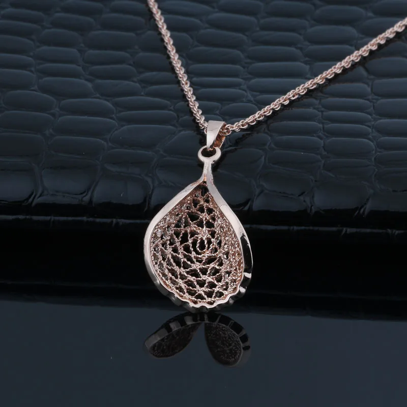 

Luxury Creative Hollow Mesh Pattern New Design Pendant For Women Exquisite Rose Gold Color Necklace Pendant Gifts