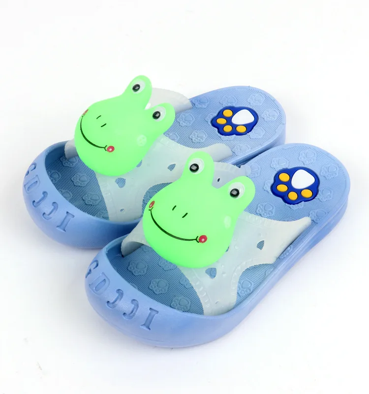 Тапочки с изображением лягушки, кролика, желтой утки, медведя, мультфильма для мальчиков и девочек летние детские ботинки для дома с животными Детские Нескользящие тапочки - Цвет: Blue Frog