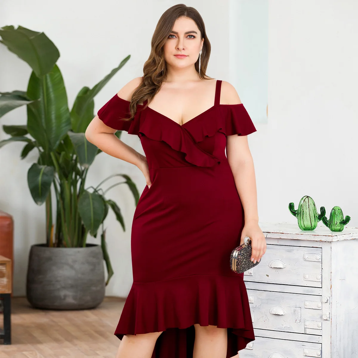 

Plus Size Burgundy Cocktail Dresses Draped Spaghetti Straps Ruffles Knee-Length Elegant Mermaid Party Gowns Vestidos Coctel 2020