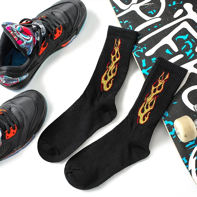 Новинка, модные мужские носки для скейтборда, хлопковые, с рисунком пламени, в стиле хип-хоп, в европейском и корейском стиле, Харадзюку, белые, черные носки, пара, высокое качество, Уличная обувь