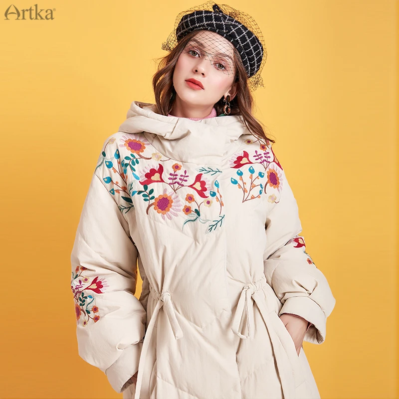 Женский пуховик с цветочной вышивкой ARTKA теплое длинное пальто на 90% белом утином