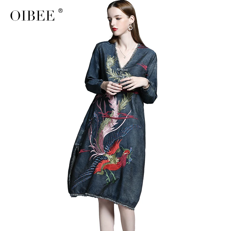 OIBEE2019 Европейское зимнее женское Новое модное джинсовое платье с вышивкой и v-образным вырезом, свободное Повседневное платье большого размера - Цвет: Синий
