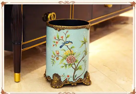 

European Vintage resin trash can, American rural decorative handicraft, receptive bucket and sundry bucket