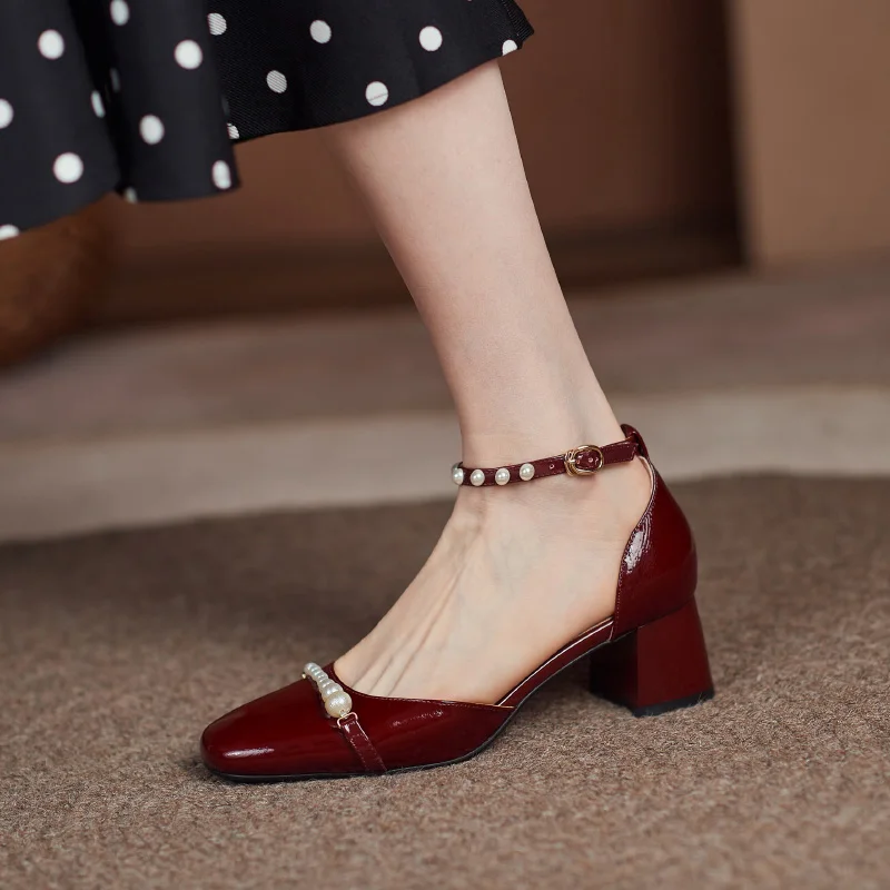 

Osunlina 2021 New Fashion Pumps Square Toe 5cm High Square Heels Patent Leather Buckle Strap Pearl Design Elegant Work Lady Shoe