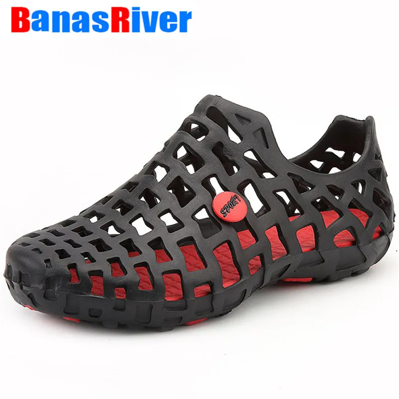 

2020 NEW Man Garden Clog Shoes Summer EVA Slippers Male Beach Soft Sandals Breathable Swimming Jelly Flip Flops EVA Lightweight