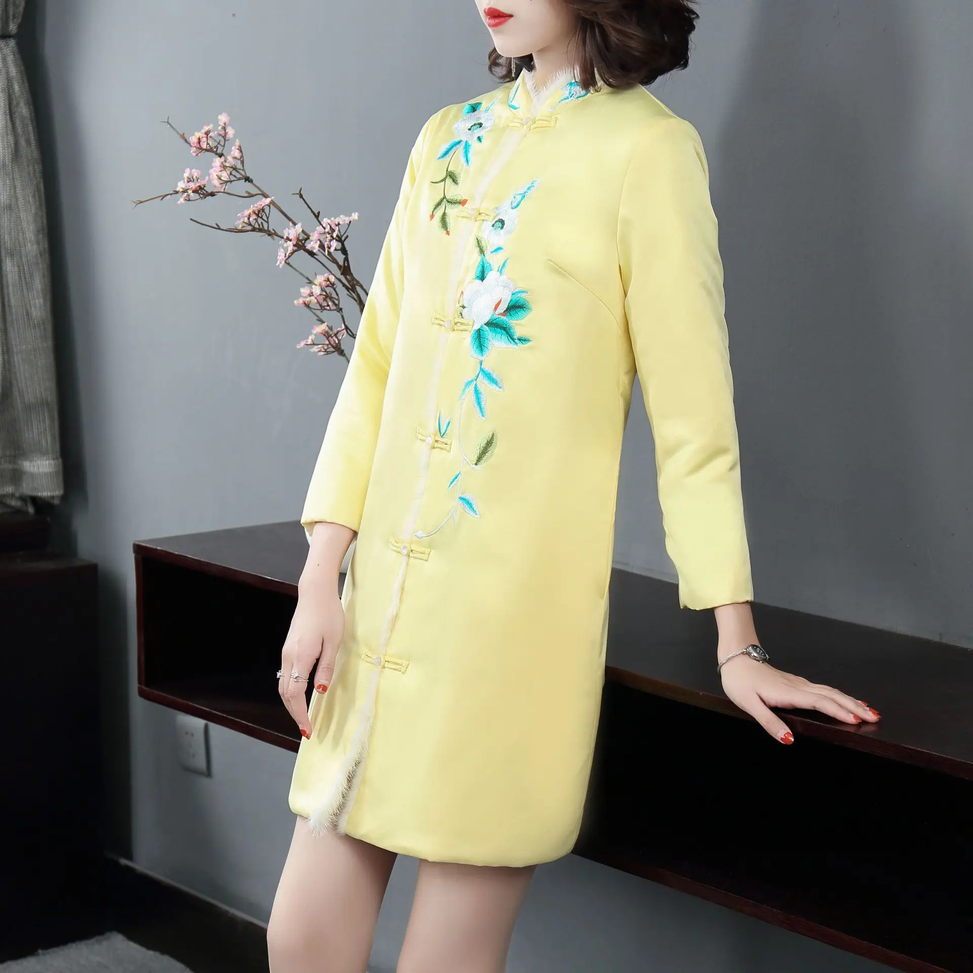 

2019 Winter New Style Chinese-style Retro Spell Rabbit Fur Embroidered Cheongsam Padded Middle Long Coat Thick Cotton Coat