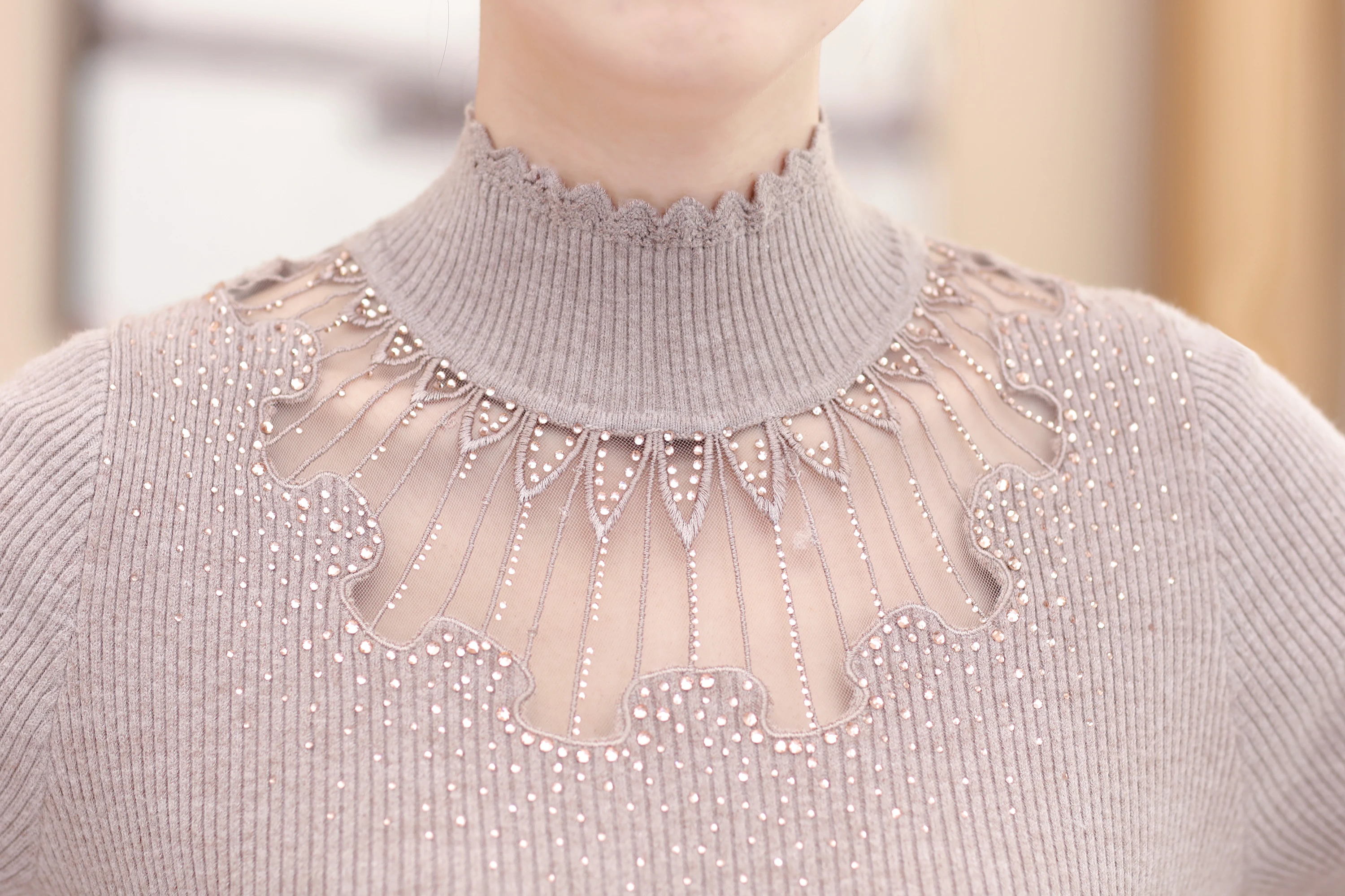 Женский весенне-осенний кружевной вязаный свитер с высоким воротником, эластичный свитер для женщин средних лет, кружевные вязаные топы с вышивкой и высоким воротником