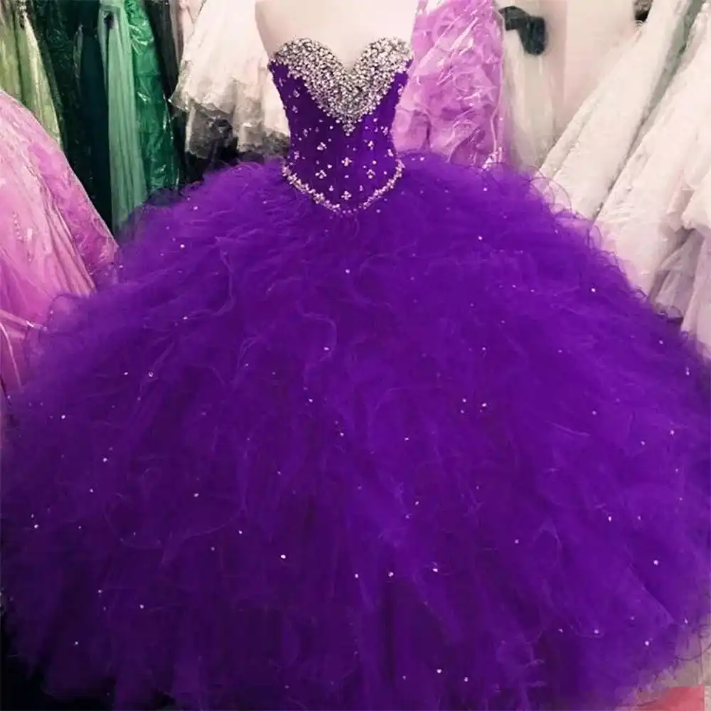 vestido roxo de debutante