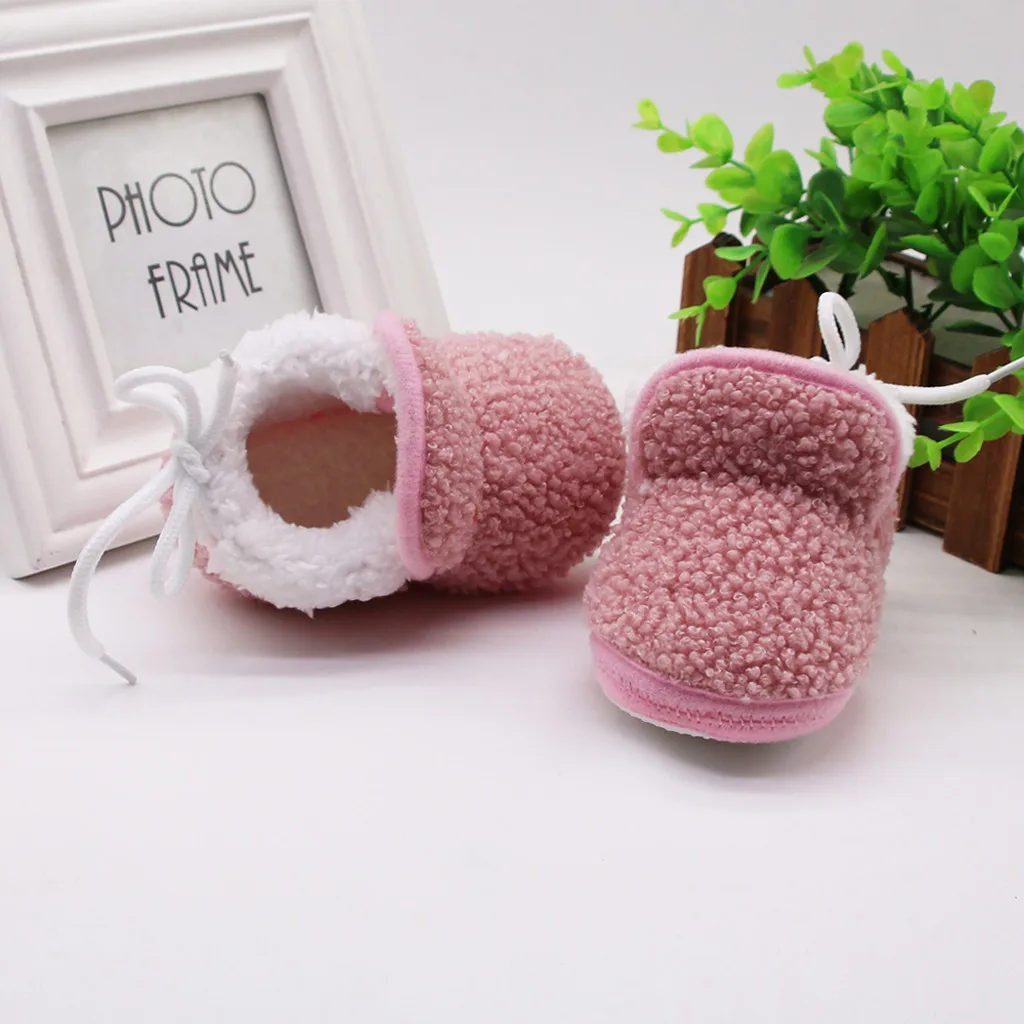 Зимние кашемировые плюшевые ботинки для новорожденных девочек; однотонная теплая мягкая дышащая обувь на застежке-липучке для маленьких кроваток