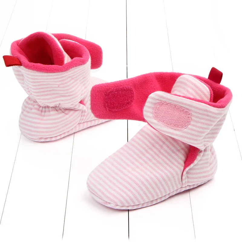 Хлопковая кожаная обувь для маленьких мальчиков; зимняя теплая обувь из искусственного флиса для новорожденных; нескользящие Повседневные детские ботиночки; 11 цветов