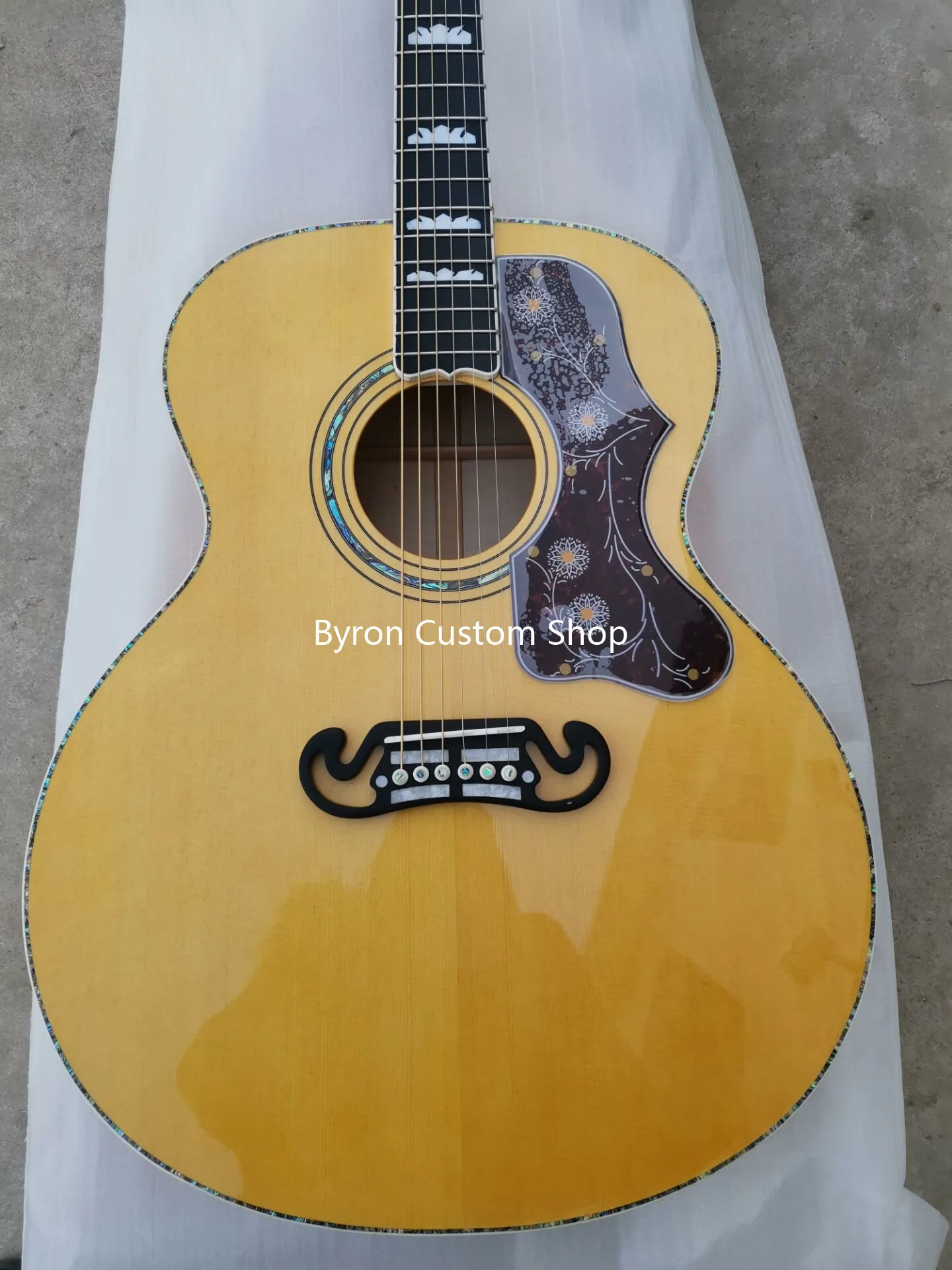 Бесплатная доставка твердая древесина клена с пламенем Профессиональная Гитара