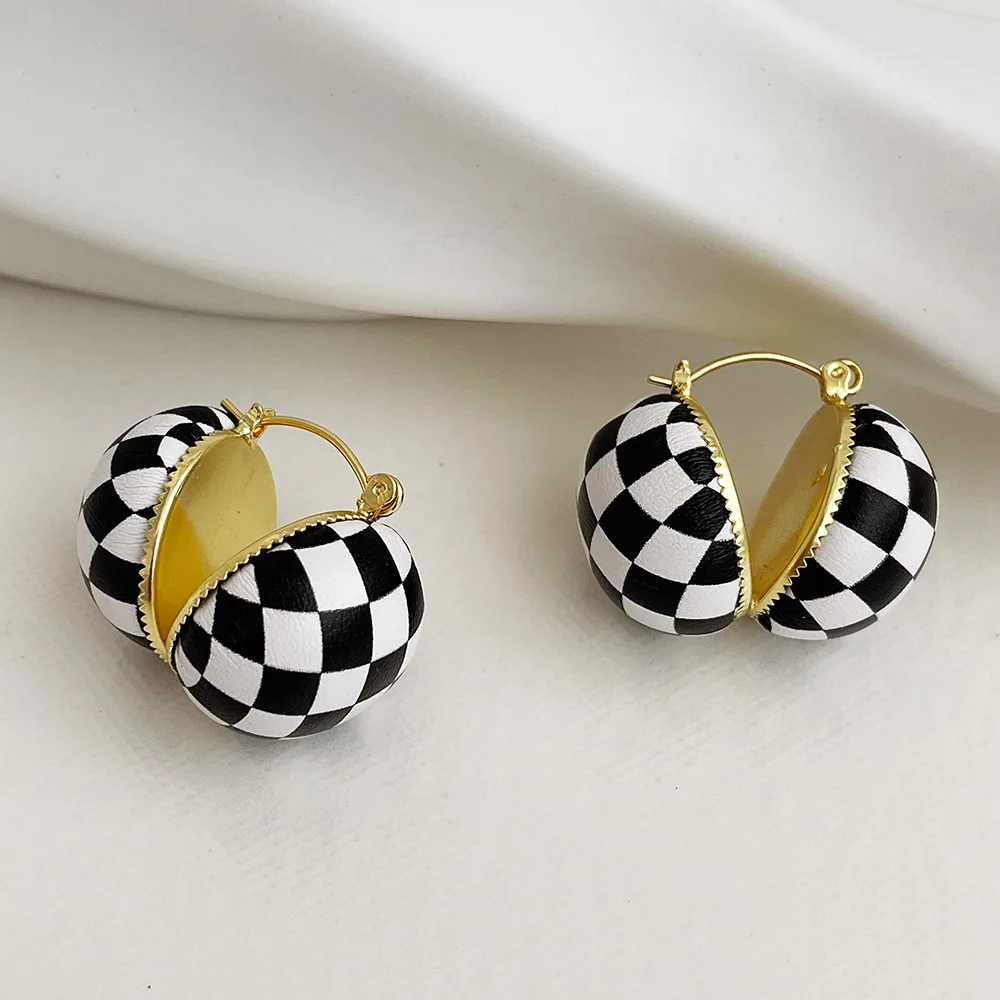 

Korean Vintage Fashion Designer Earrings For Women New Jewelry White Black Earring Party