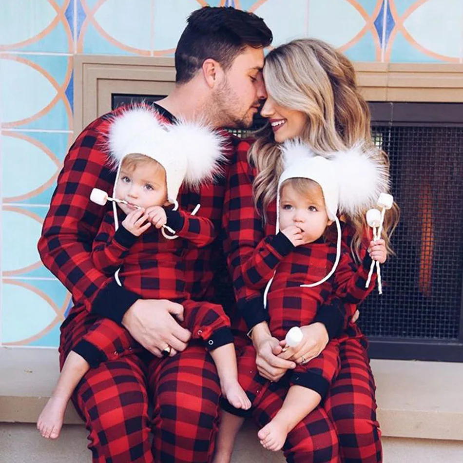 

Plaid Sleepwear Family Matching Clothes Christmas Pajamas Sets Father Mother Kids & Baby Nightwear Outfits Look Homewear Pyjamas