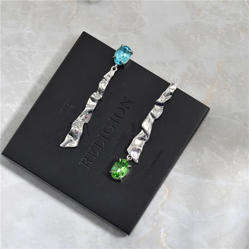 

Europe and the US small crystal fold long earrings female fashion personality retro net red cold wind round face thin