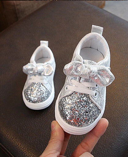 Детская обувь с бантом и пайетками для маленьких девочек; трендовая повседневная обувь для малышей вечерние модельные туфли - Цвет: Серебристый