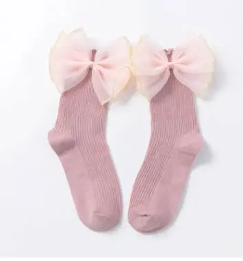 Pink side lace Гольфы для новорожденных кружевные носки принцессы с бантом для девочек модные детские кружевные носки принцессы с большим бантом из органзы и жемчуга - Цвет: Pink side lace