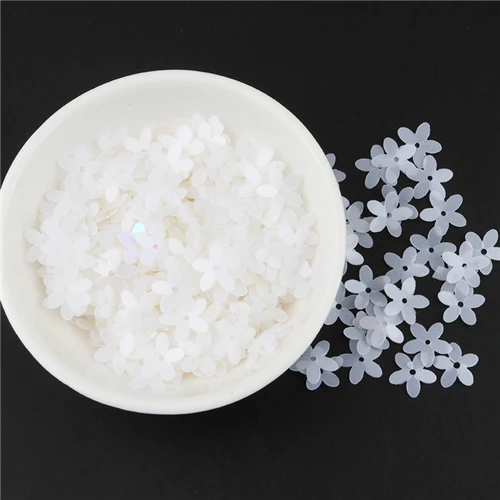 matte white 1 см блестки в форме цветка блестки золотые блестки для шитья с небольшим отверстием для домашнего использования DIY материал 10 г - Цвет: matte white