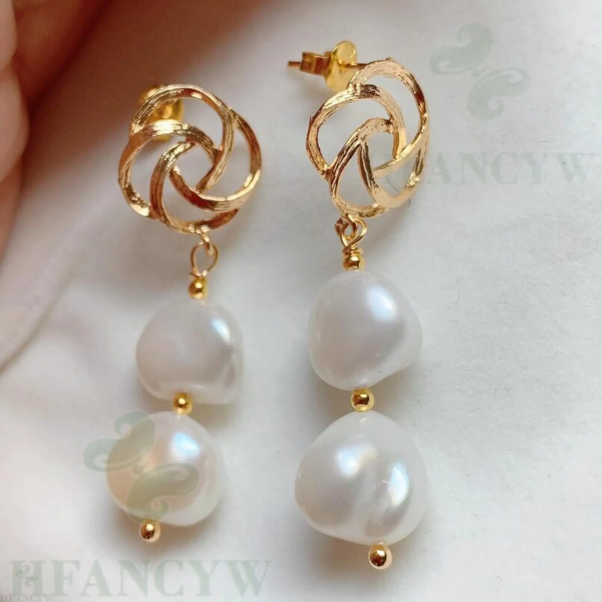 Boucles d'oreilles Or Jaune 750 Perles Akoya Rondes 8mm AAA Ref. 41004
