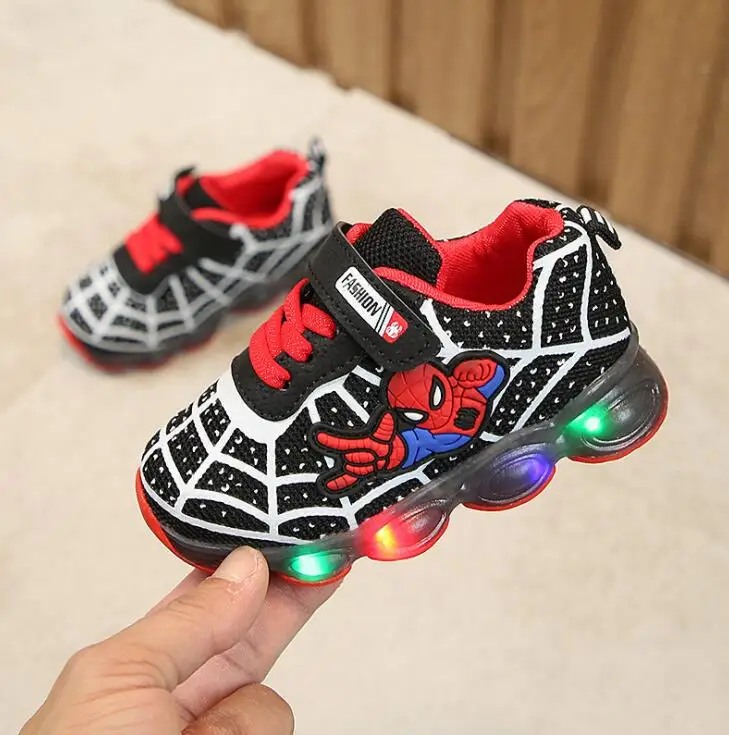 Кроссовки для мальчиков и девочек с изображением Человека-паука; детская обувь с подсветкой; кроссовки; коллекция года; сезон весна-осень; обувь для детей; обувь для маленьких девочек - Цвет: Black