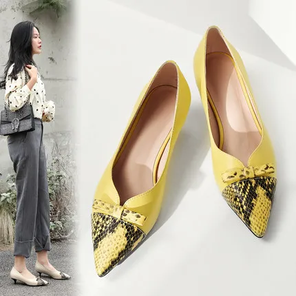 

High heels single shoes 2019 spring new bow low heel shoes yellow snake skin pattern pointed shallow mouth women's shoes