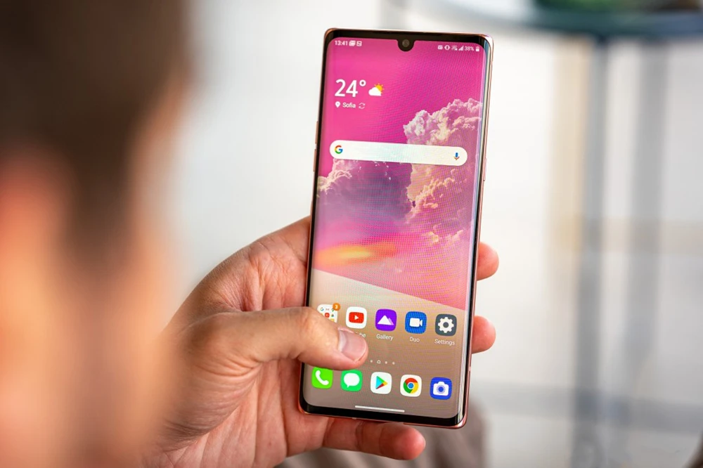 Мес смартфоны. Lg velvet 5g. смартфоны с 5g сетью. velvet lg два экрана. lg velvet g900 charge solutions.