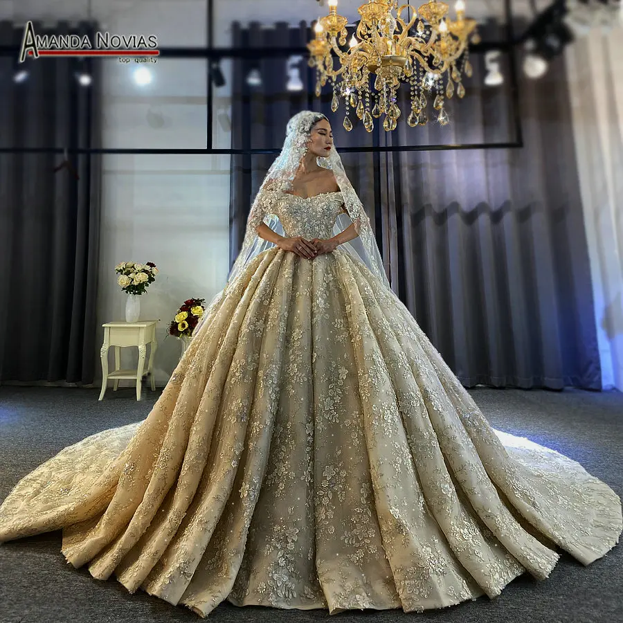 内祝い 裸の肩を持つ豪華な花のウェディングドレス 本物の仕事のためのベールトレイン 日本未入荷 入手困難 内祝い 裸の肩を持つ豪華な花のウェディングドレス 本物の仕事のためのベールトレイン 日本未入荷 入手困難