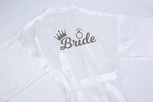 white robe grey text Пыльный розовый команда халат атласный Золотое кольцо корона дизайн атласный халат для женщин пижамы для невест Свадебные brideslmaid подарок кимоно для невесты халаты - Цвет: white robe grey text