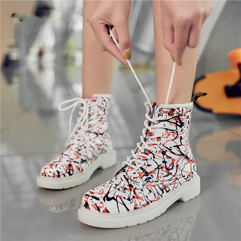 

Fashion Motorcycle Short Boots Women Genuine Leather Flat Platform Shoes Lace-up Fashion Graffiti Low Heel Ladies Boots 2019