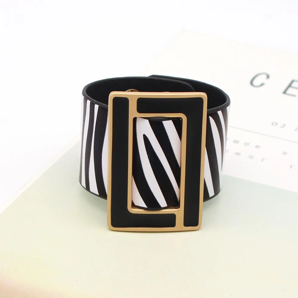 Fashion Brindle Wide Leather Bracelet for Women Black White Geometric Metal Bracelet Wrap Charm Jewelry Femme Gift